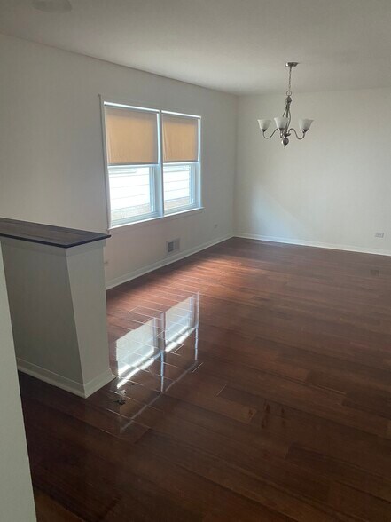 Building Photo - 6542 N Mozart St