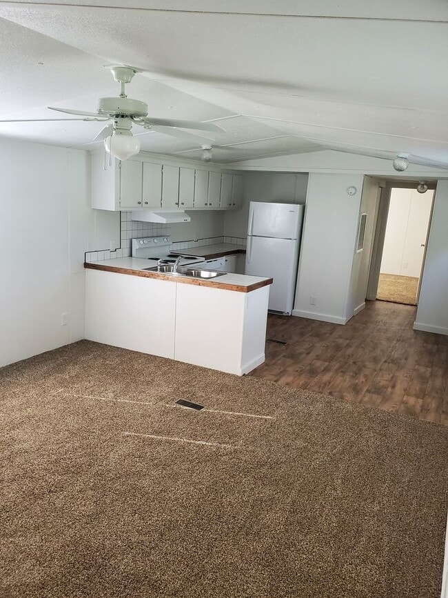 Building Photo - Ready to Move in