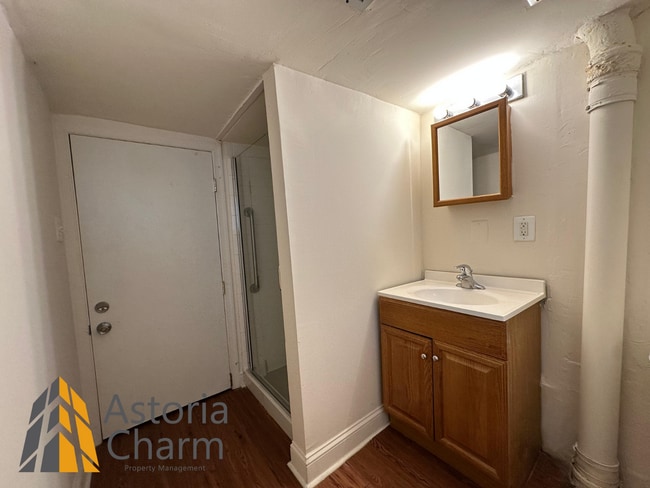 Building Photo - Live in Comfort: Spacious 3 Bedroom 2 Bath...