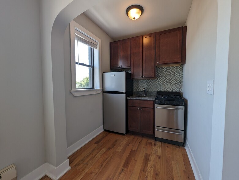 Building Photo - 4542 N Damen Ave