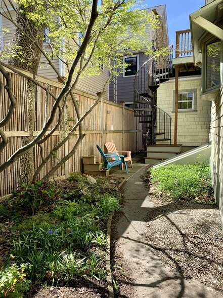 Building Photo - 12 Saginaw Ave