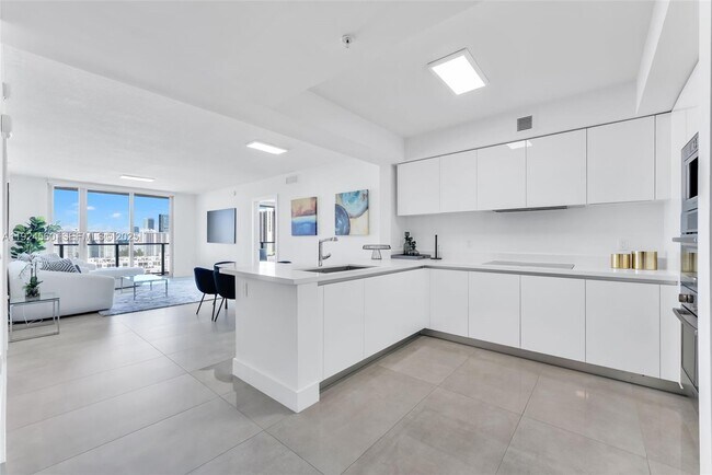 Building Photo - 300 Sunny Isles Blvd