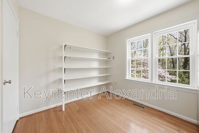 Building Photo - 8239 Dr Craik Ct