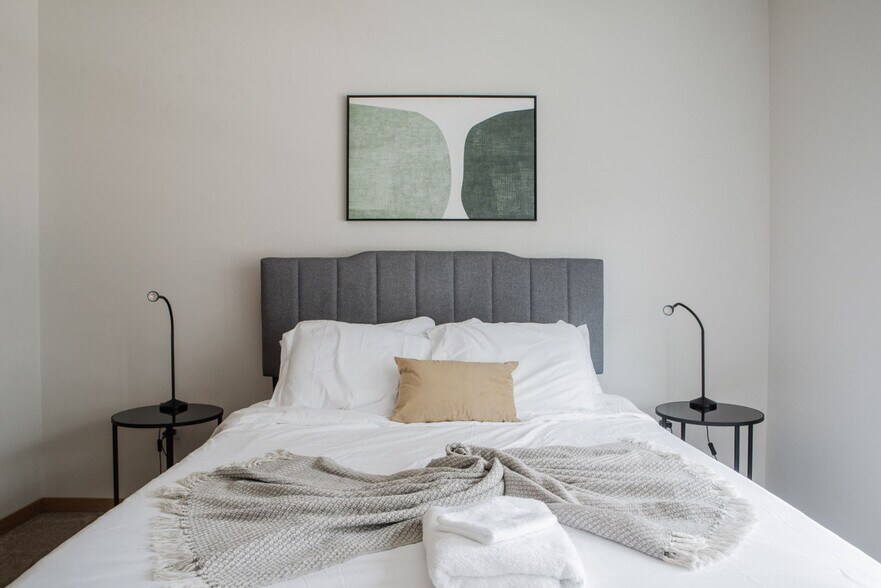 Building Photo - 1640 N Water St