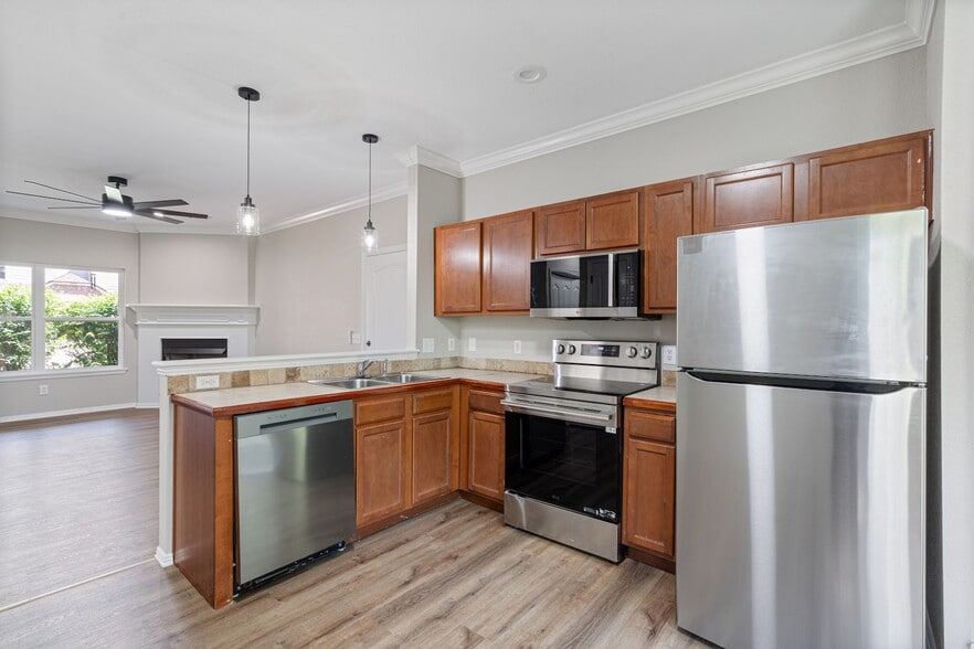 Building Photo - Huntsville Heights