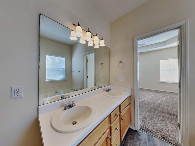 Building Photo - 5785 Alafia Ct