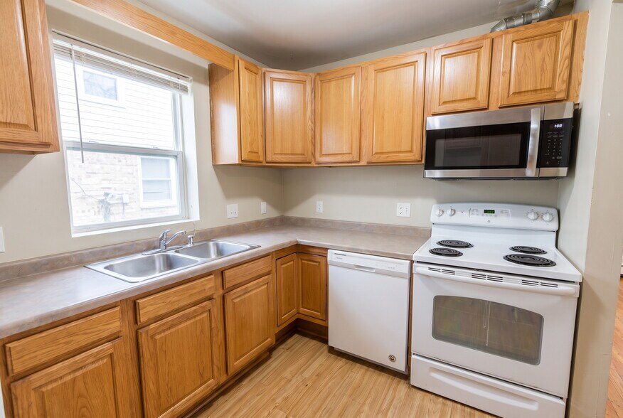 Building Photo - 520 W Mifflin St