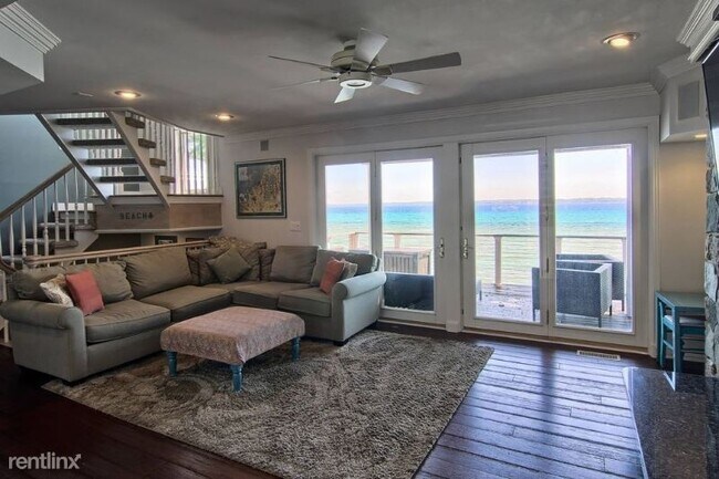 Building Photo - 10611 S W Bay Shore Dr