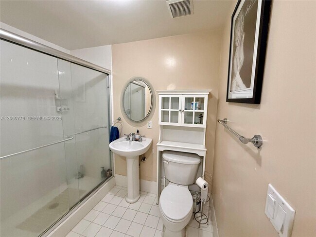 Building Photo - 20 Calabria Ave