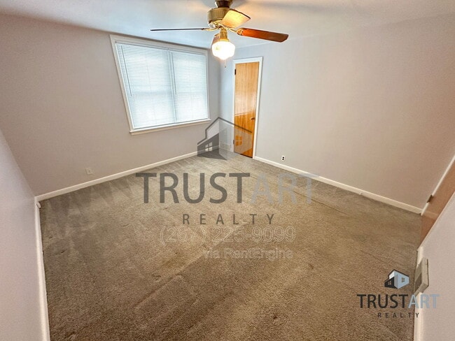 Building Photo - 5335 Cottage St