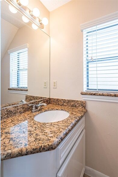 Building Photo - 2306 Potomac Dr