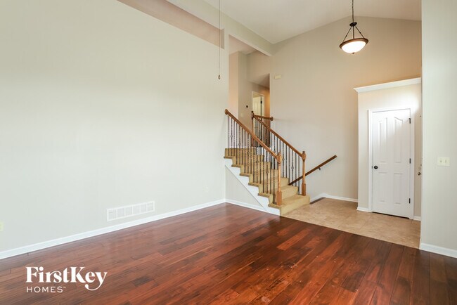 Building Photo - 8700 N Colrain Ct