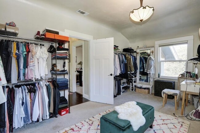 Building Photo - Beautifully Renovated 5 Bedroom Midtown Home