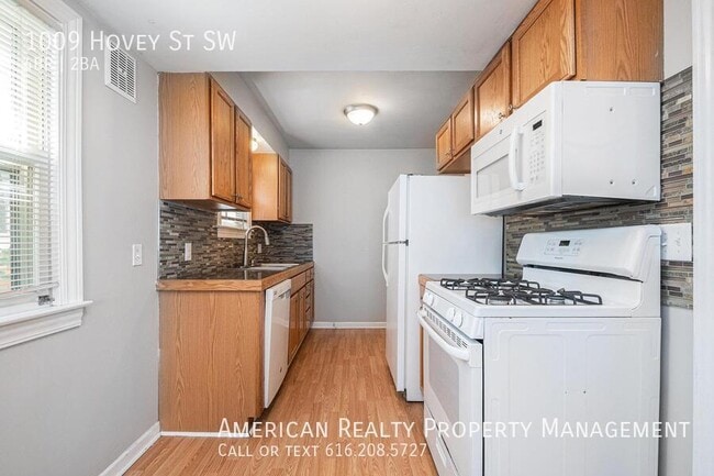 Building Photo - 1009 Hovey St SW