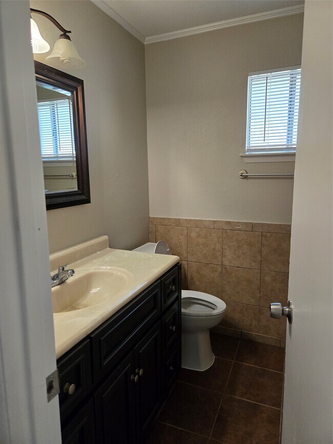 Building Photo - 2515 Maple Tree Ct
