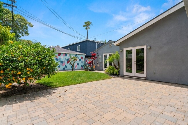 Building Photo - Crown Point 4Bed 3Bath (2 Primary suites) ...
