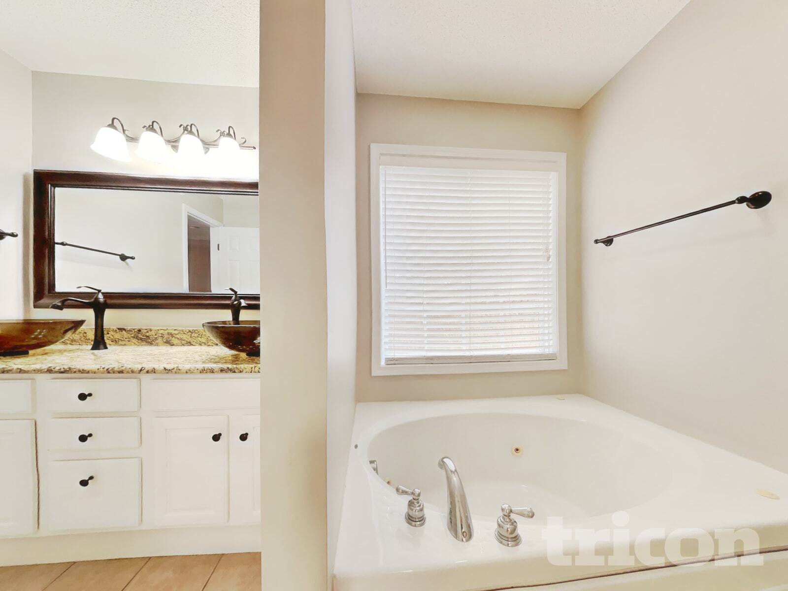 Building Photo - 226 Linden Rd