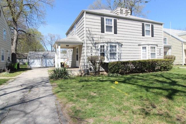Building Photo - 2 Bedroom Duplex in North Kansas City