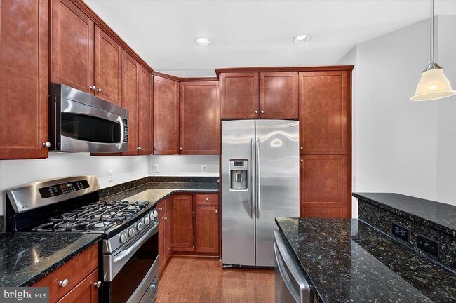 Building Photo - 43845 Centergate Dr