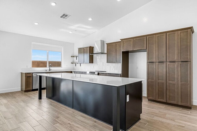 Building Photo - 7153 E Harvard Ave