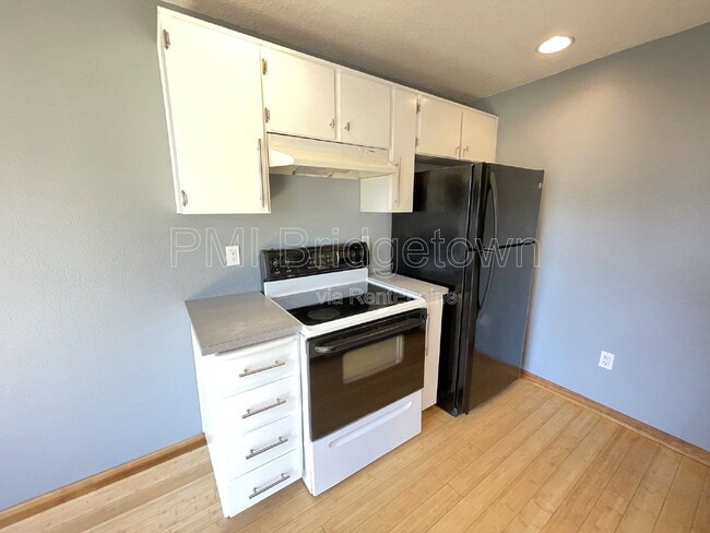 Building Photo - 4704 NE 28th Ave