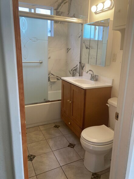 bathroom - 1636 S Westgate Ave