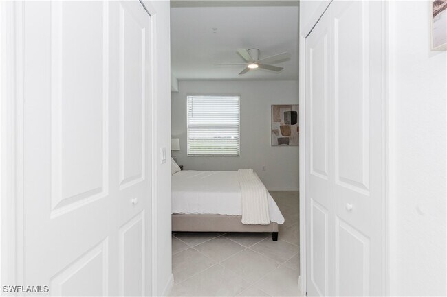 Building Photo - 15285 Grn Acrs Ave