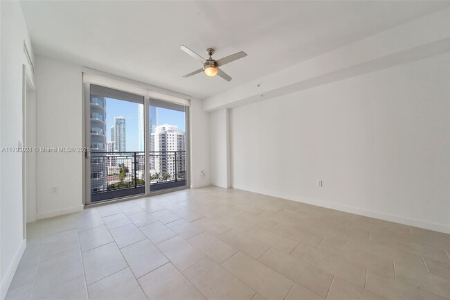 Building Photo - 2150 N Bayshore Dr