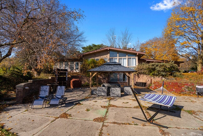 Building Photo - 4105 Riverview Dr