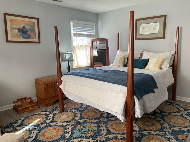 Building Photo - Charming 2 Bedroom 2 Bathroom Condo Locate...