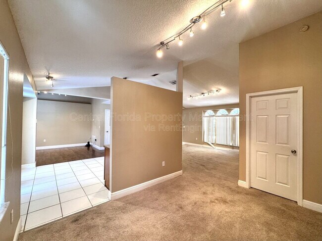 Building Photo - 820 Briargrove Ave