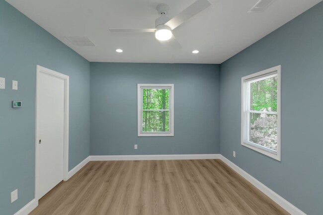 Building Photo - Your New Home Awaits!
