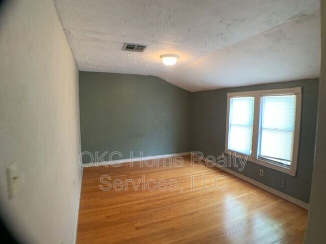 Building Photo - 2128 NW 25th St