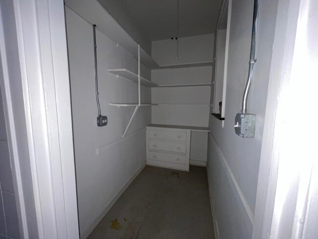 Building Photo - 4247 W Division St