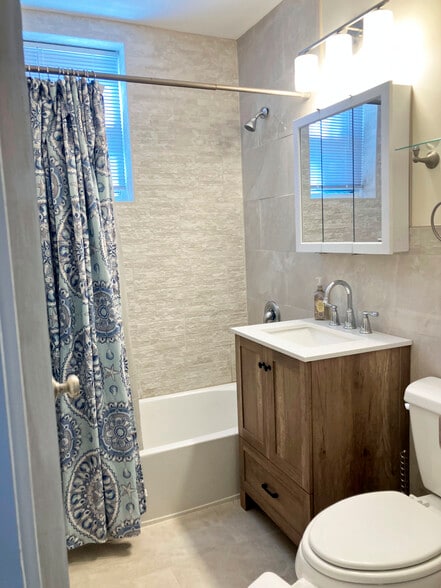 Renovated full bath - 50 Elm St