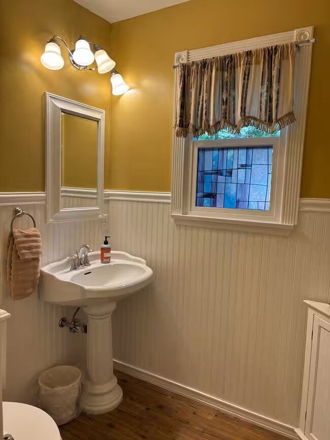 Building Photo - Vintage 5 bedroom Home with Three Car Garage