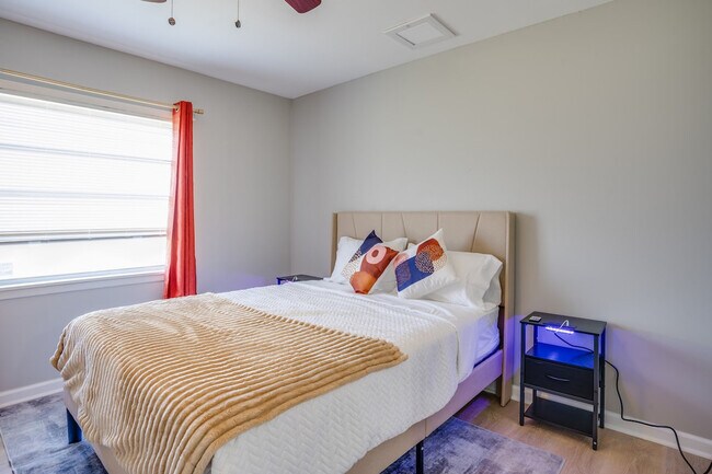 Building Photo - 218 Cactus St