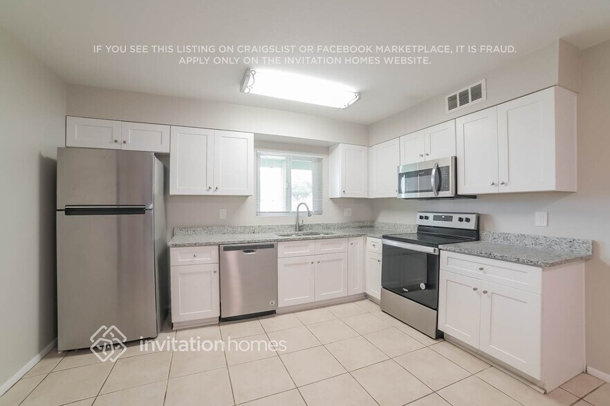 Building Photo - 11447 N 43rd Dr