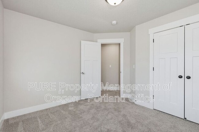 Building Photo - 1730 NE Gilbert Ln