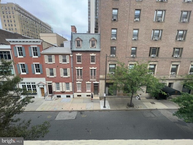 Building Photo - 2038 Locust St