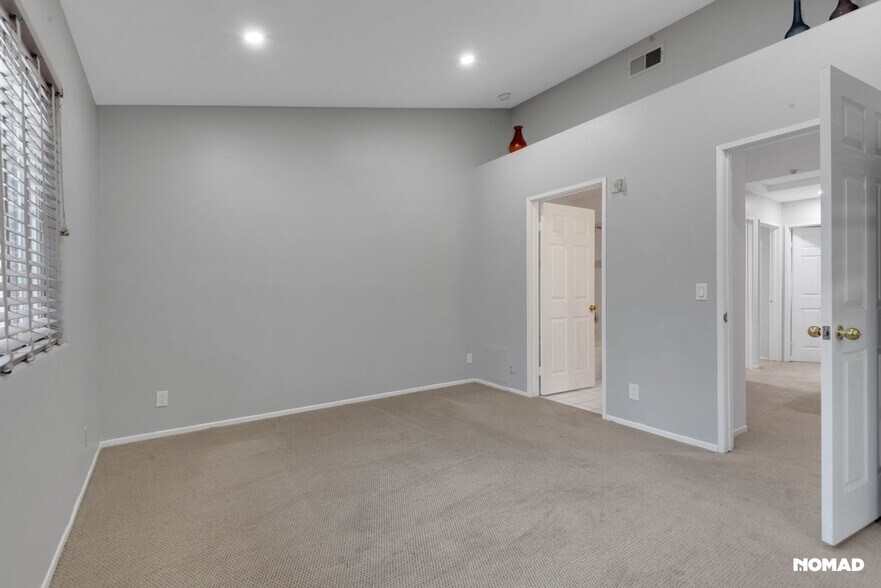 Building Photo - 18347 Saticoy St
