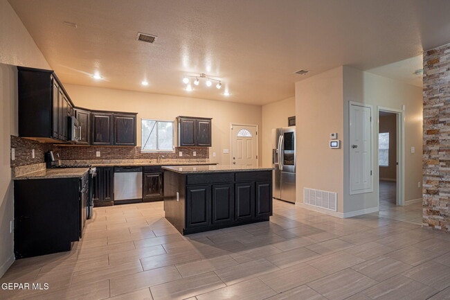 Building Photo - 7321 Mission Viejo Dr