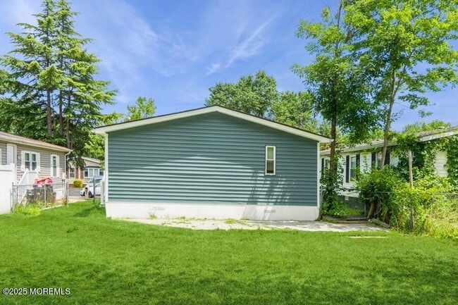Building Photo - 21 Forest Dr