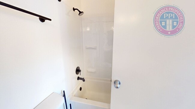 Building Photo - Prime Location, Directly Across From Nike Headquarters! Beautiful Townhouse, Two En-Suites, Centr...