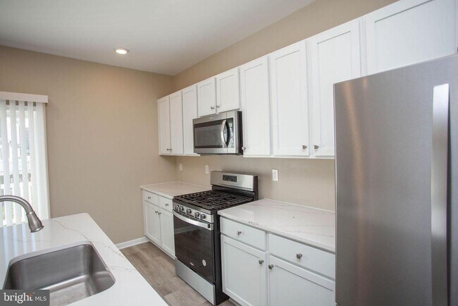 Building Photo - 239 Macoun Way