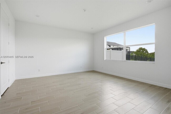 Building Photo - 1548 Stockbridge St
