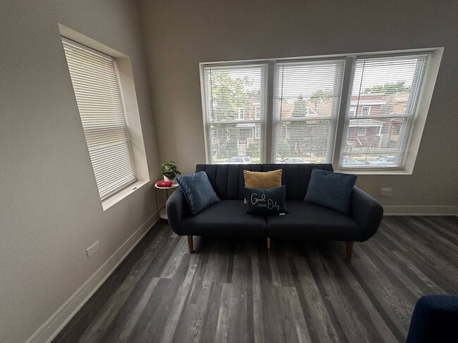 Building Photo - 2344 S Ridgeway Ave