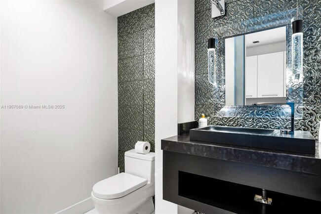 Building Photo - 300 Royal Plaza Dr