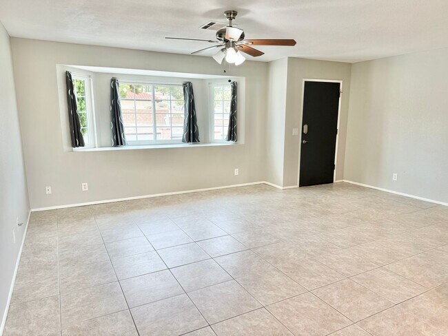 Building Photo - Comfortable and Spacious 3 bed 2 bath home!