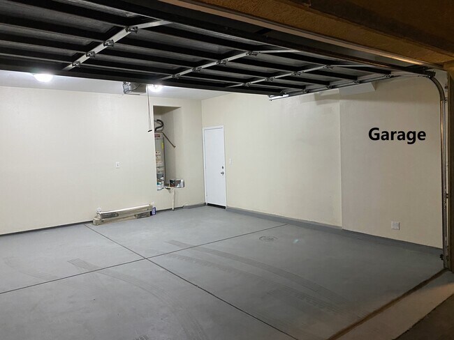 Building Photo - 31750 Paseo de Castaic